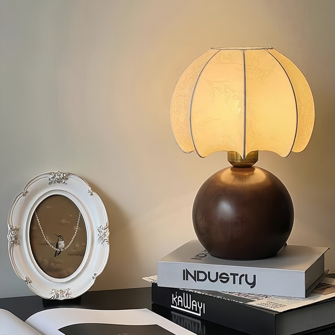 Home Textiles & Decorations - مصباح طاولة بتصميم زهري عتيق، مصباح